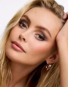WONDERSKIN IYKYK oční stíny v tužce odstín Champagne 1.4 g