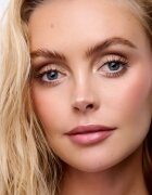 WONDERSKIN IYKYK oční stíny v tužce odstín Champagne 1.4 g