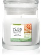 Yankee Candle Blooming Love vonná svíčka Signature 110 g