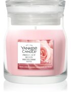 Yankee Candle Fresh Cut Roses vonná svíčka Signature 110 g