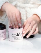 Ziaja Jeju Young Skin cukrový tělový peeling černý 200 ml