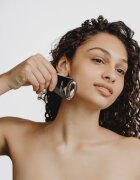 Zoë Ayla 2-in-1 Gua Sha Roller masážní pomůcka na obličej 1 ks