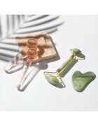 Zoë Ayla Luxurious Jade Crystal Roller masážní váleček na obličej 1 ks