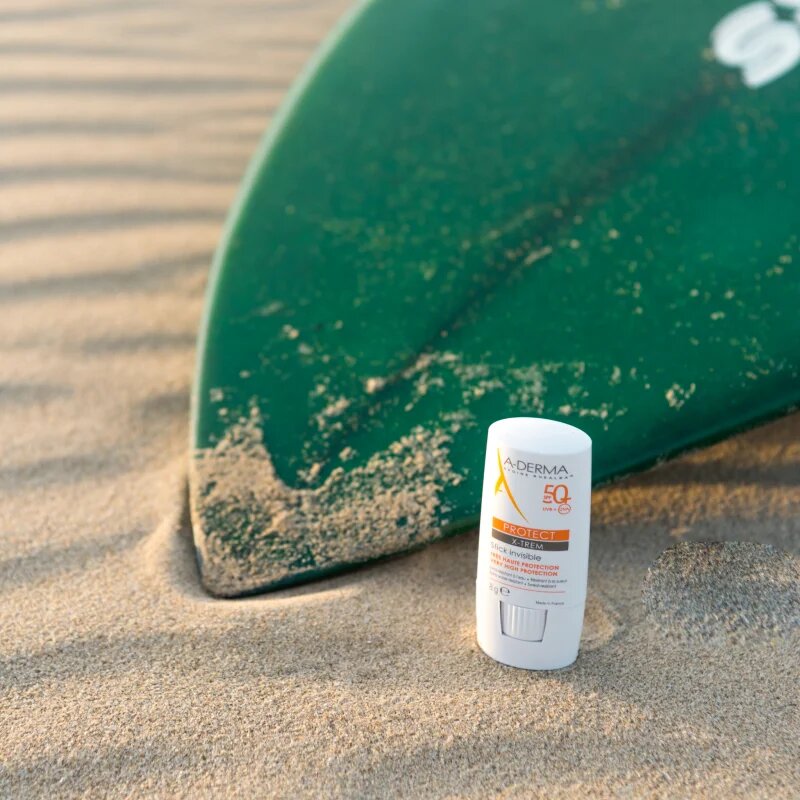 A-Derma Protect X-Trem Invisible Stick ochranná tyčinka na citlivá místa SPF 50+ 8 g