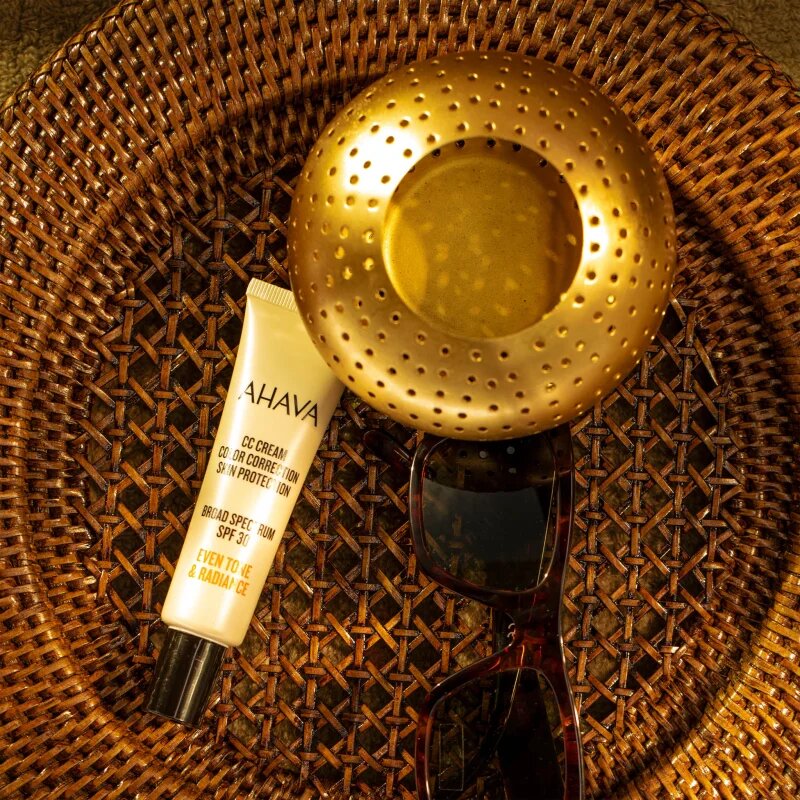 AHAVA CC Cream Color Correction CC krém pro sjednocení barevného tónu pleti SPF 30 30 ml