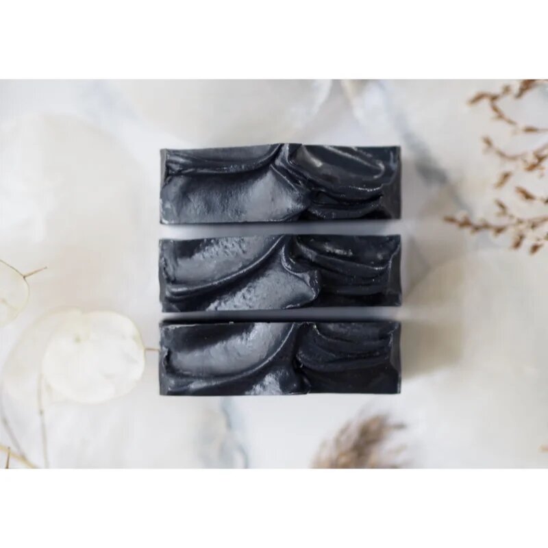 Almara Soap Natural Black As My Soul přírodní tuhé mýdlo pro mastnou a problematickou pleť 90 g