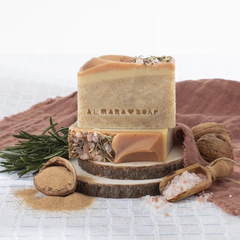 Almara Soap Natural Peeling Walnut přírodní tuhé mýdlo s peelingovým efektem 90 g