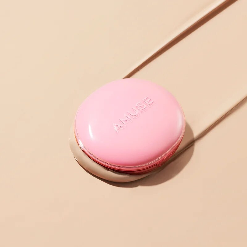 AMUSE Dew Power Vegan Cushion dlouhotrvající make-up v houbičce pro rozjasnění a vyhlazení pleti odstín 1.5 Natural 15 g