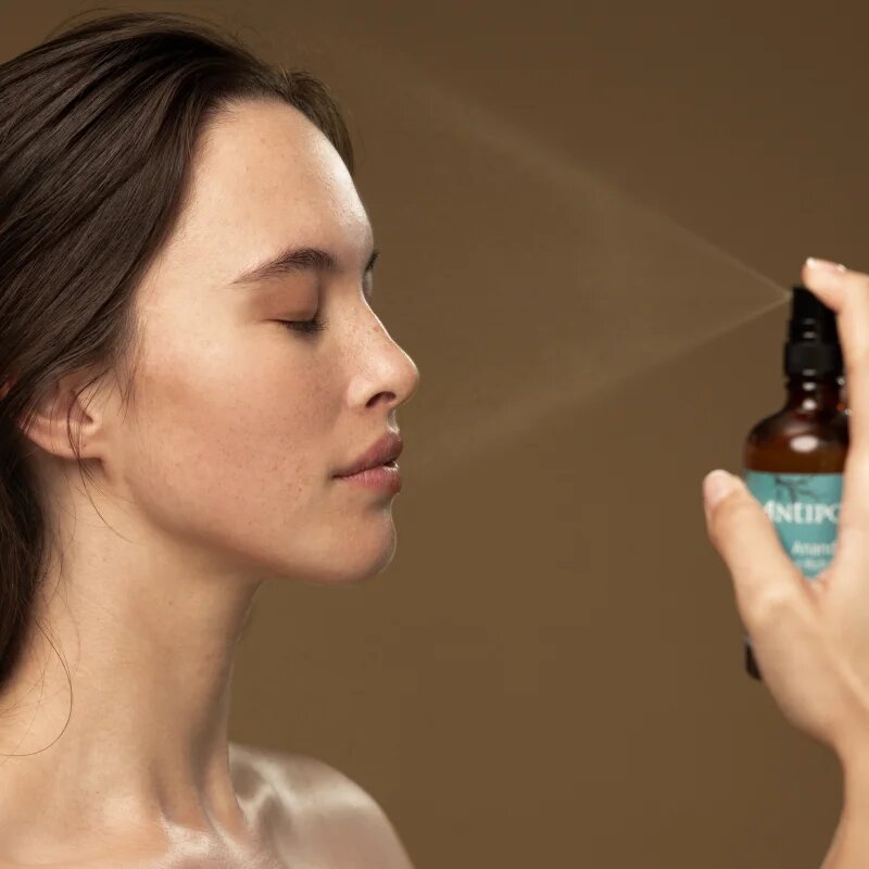Antipodes Ananda H₂O Ultra-Hydrating Calming Mist antioxidační tonikum ve spreji 100 ml