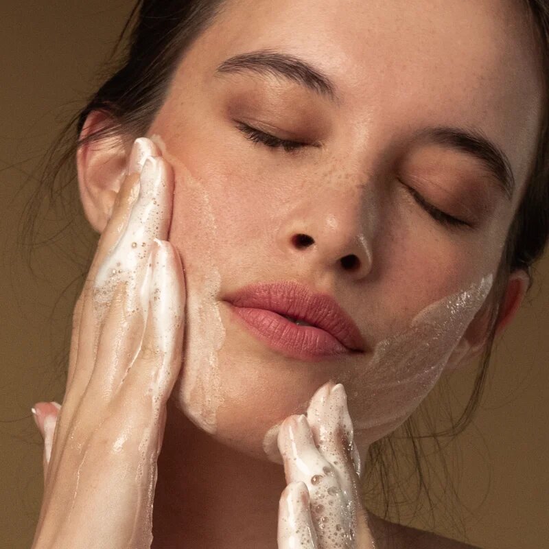 Antipodes Gospel Vitamin C Skin-Glow Gel Cleanser rozjasňující čisticí gel s vitaminem C 200 ml