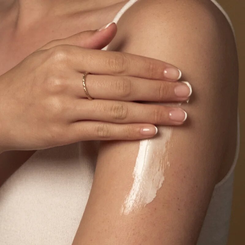 Antipodes Joyful Hand & Body Cream vyživující krém na ruce a tělo s vůní černého rybízu 120 ml