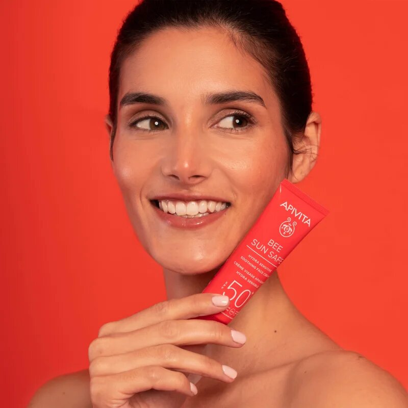 Apivita Bee Sun Safe Hydra Sensitive Soothing Face Cream SPF50+ zklidňující a hydratační krém SPF 50+ 50 ml