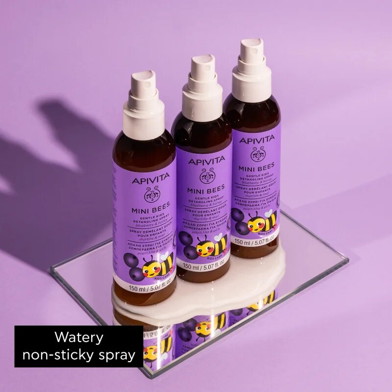 Apivita Mini Bees Gentle Kids Detangling Spray Blueberry&Honey sprej pro snadné rozčesání vlasů 150 ml