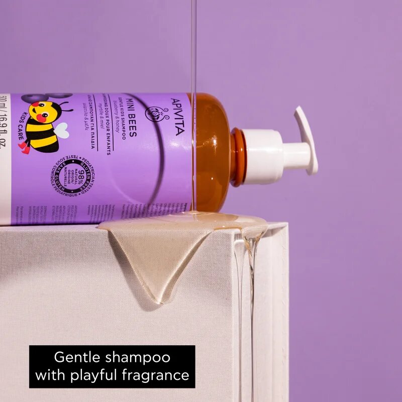 Apivita Mini Bees Gentle Kids Shampoo Blueberry & Honey šampon pro jemné vlasy pro děti 500 ml