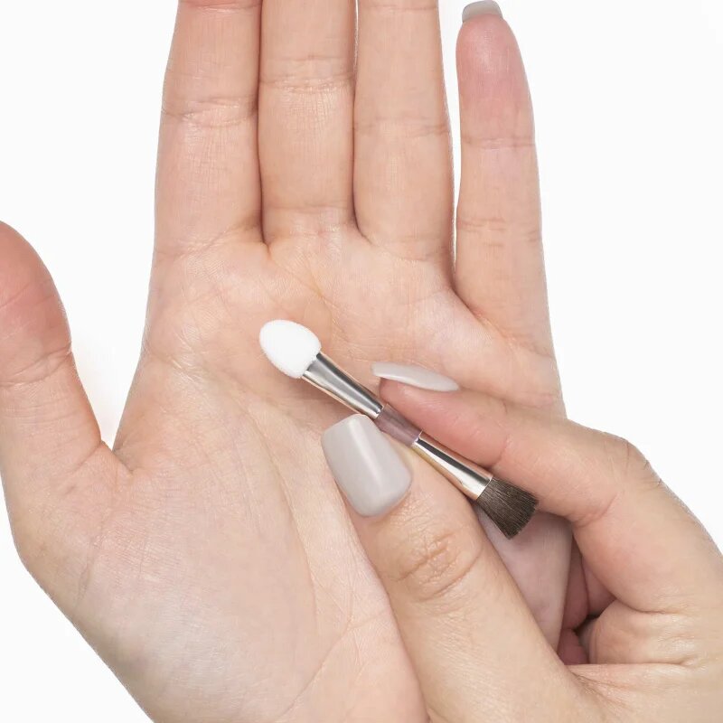ARTDECO Eyeshadow Applicator oboustranný univerzální štětec na oční okolí 1 ks