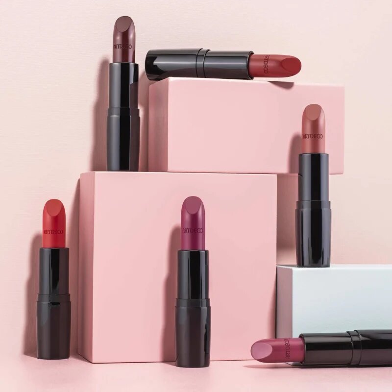 ARTDECO Perfect Color krémová rtěnka se saténovým finišem odstín 926 Dark Raspberry 4 g