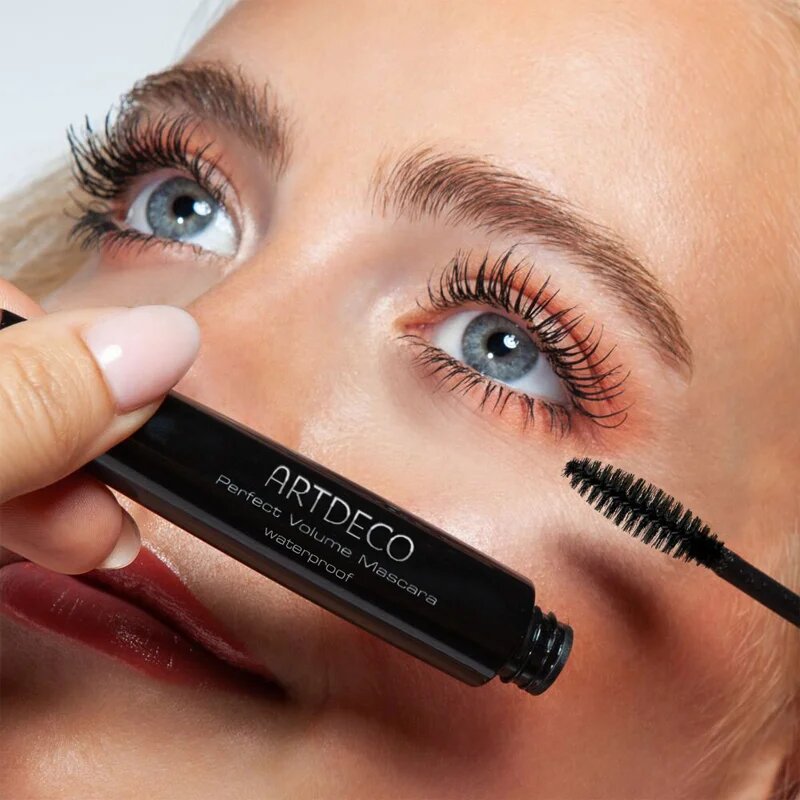 ARTDECO Perfect Volume Waterproof řasenka pro objem a natočení řas voděodolná odstín 71 Black 10 ml