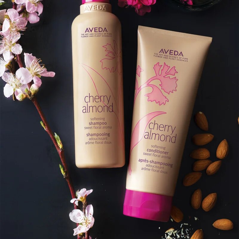 Aveda Cherry Almond Softening Conditioner hloubkově vyživující kondicionér pro lesk a hebkost vlasů 1000 ml