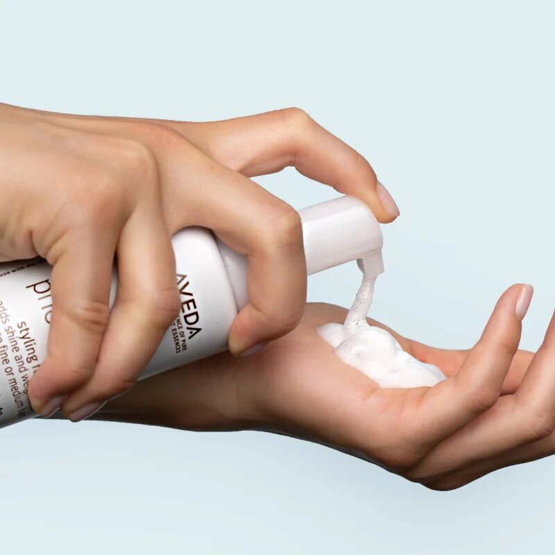 Aveda Phomollient™ Styling Foam stylingová pěna pro definici a tvar účesu pro jemné až normální vlasy 200 ml