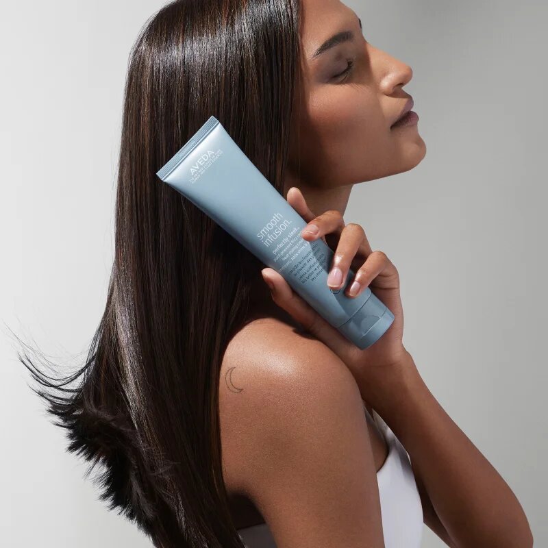 Aveda Smooth Infusion™ Perfectly Sleek™ Heat Styling Cream termoochranný krém pro uhlazení nepoddajných vlasů proti krepatění 150 ml