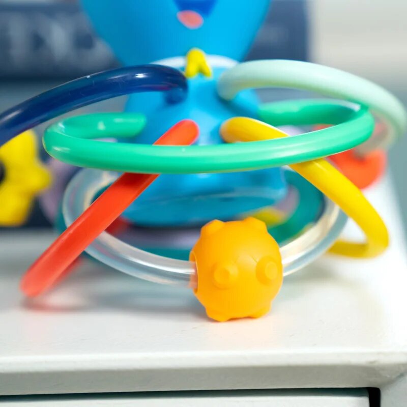 Baby Einstein Opus's Shake & Soothe Teether Toy & Rattle kousátko s chrastítkem 0 m+ 1 ks