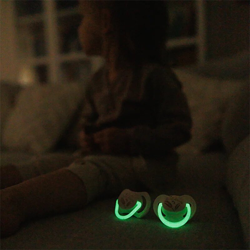 BabyOno Take Care Symmetrical Silicone Soothers dudlík Day & Night 18m+ 2 ks