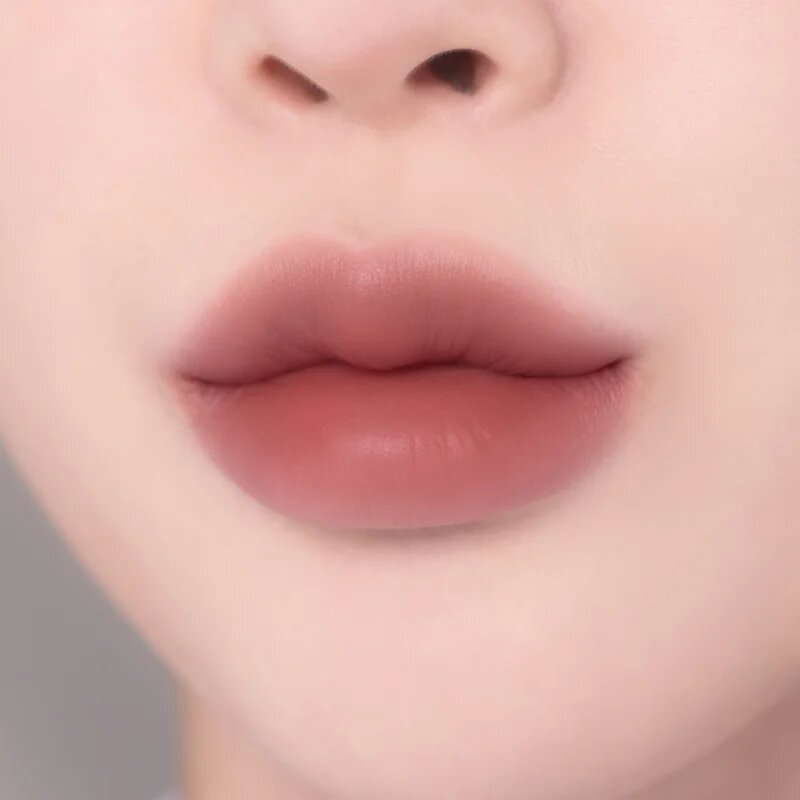 Banila Co. Romantic Blush multifunkční líčidlo na rty a tváře pro dokonalý vzhled odstín 10 Toffe Chocolate 3.7 g