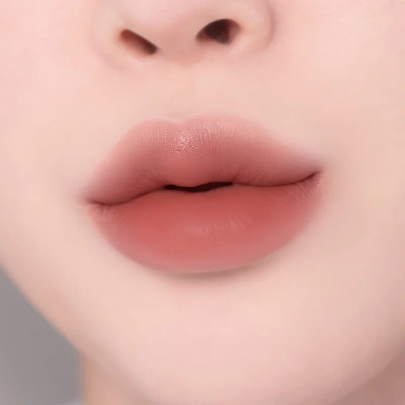 Banila Co. Romantic Blush multifunkční líčidlo na rty a tváře pro dokonalý vzhled odstín 15 Nutty 3.7 g