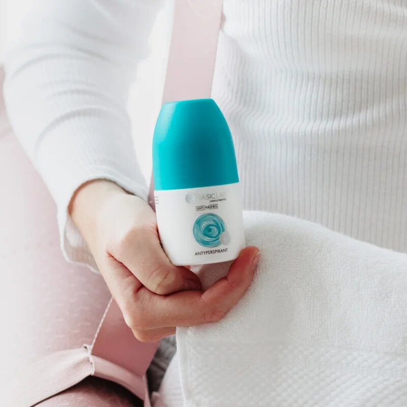BasicLab Dermocosmetics Anti-Perspiris antiperspirant roll-on s 48hodinovým účinkem 60 ml