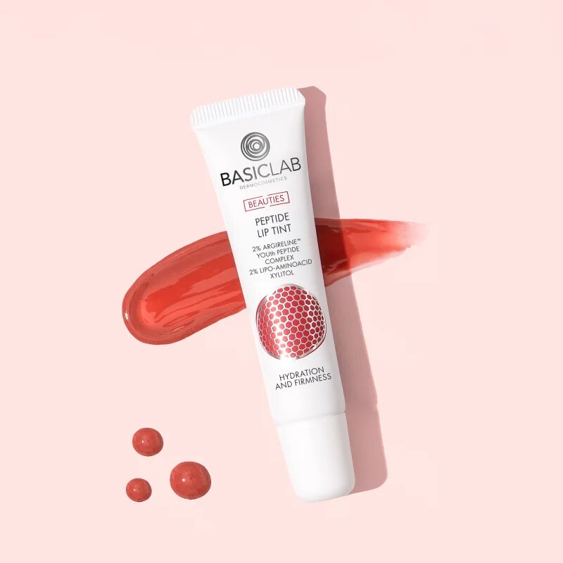BasicLab Dermocosmetics Beauties lesklý balzám na rty s peptidy odstín 230 Dusty Rose 15 ml