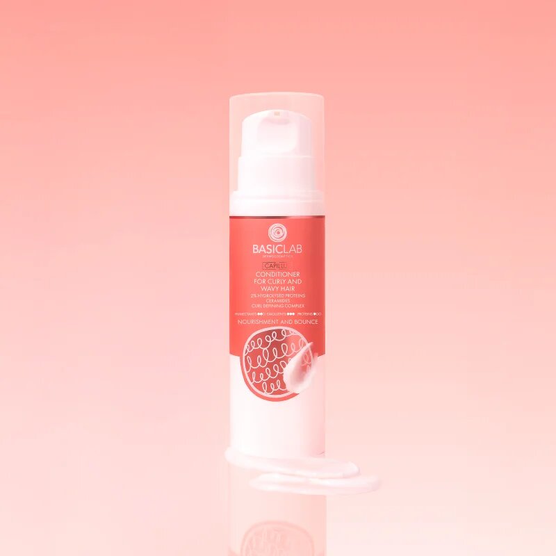 BasicLab Dermocosmetics Capillus posilující kondicionér pro vlnité a kudrnaté vlasy 250 ml