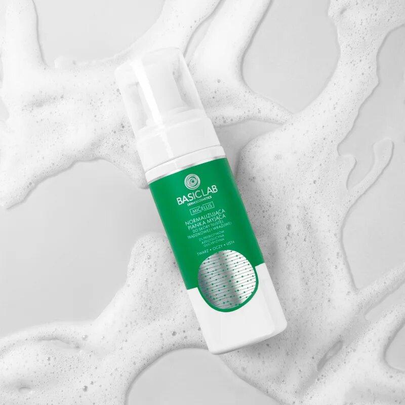 BasicLab Dermocosmetics Micellis jemná čisticí pěna pro mastnou pleť se sklonem k akné 150 ml