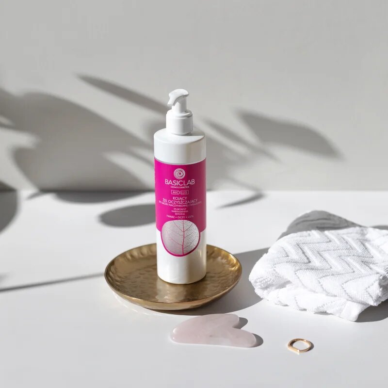 BasicLab Dermocosmetics Micellis zklidňující čisticí gel pro citlivou a zarudlou pleť 300 ml