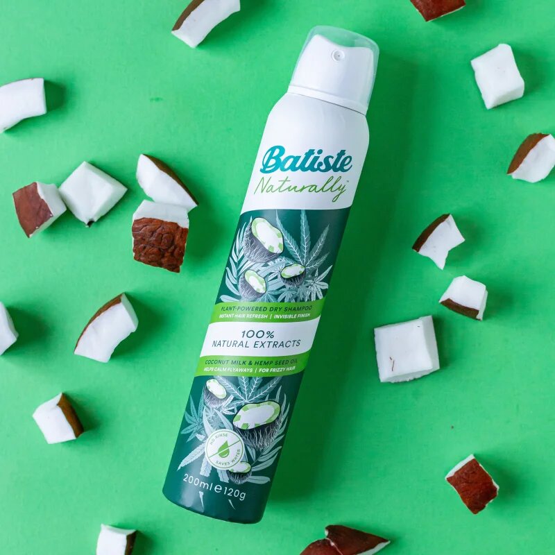 Batiste Naturally Coconut & Hemp suchý šampon pro absorpci přebytečného mazu a pro osvěžení vlasů 200 ml