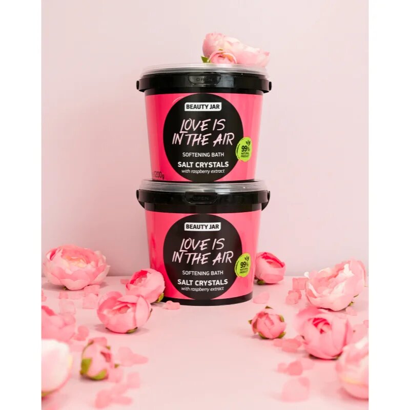 Beauty Jar Love Is In The Air sůl do koupele pro jemnou a hladkou pokožku 1200 g