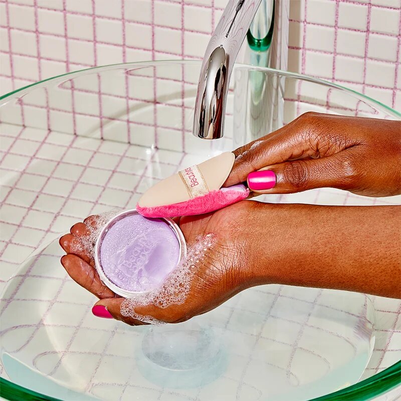 beautyblender® Tool Scrub Lavender tuhý čistič na make-up houbičky a štětce 28.3 g