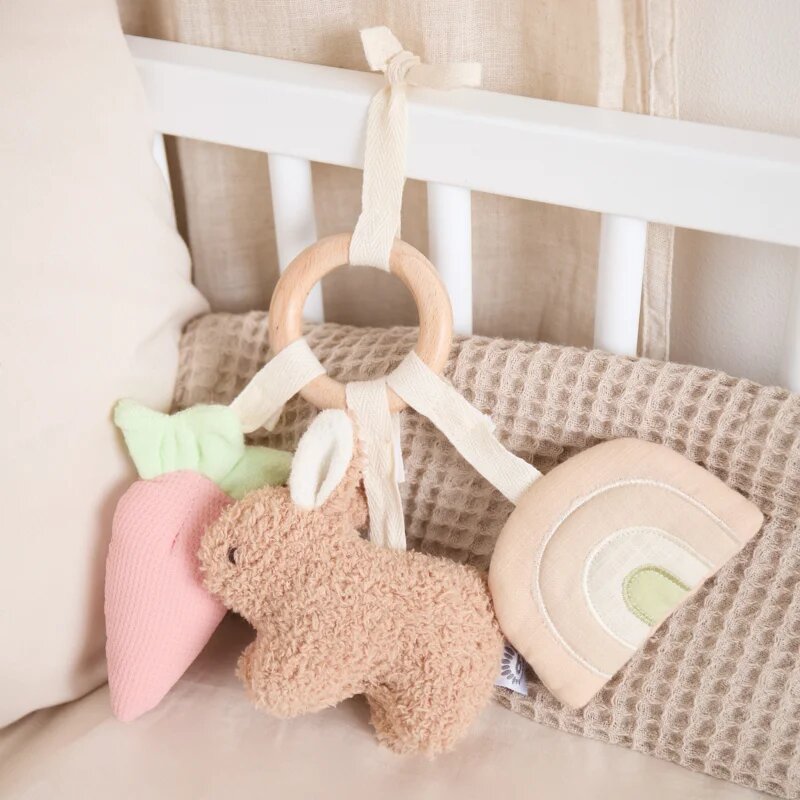 Bieco Activity Toy Bunny Fine kontrastní závěsná hračka 1 ks