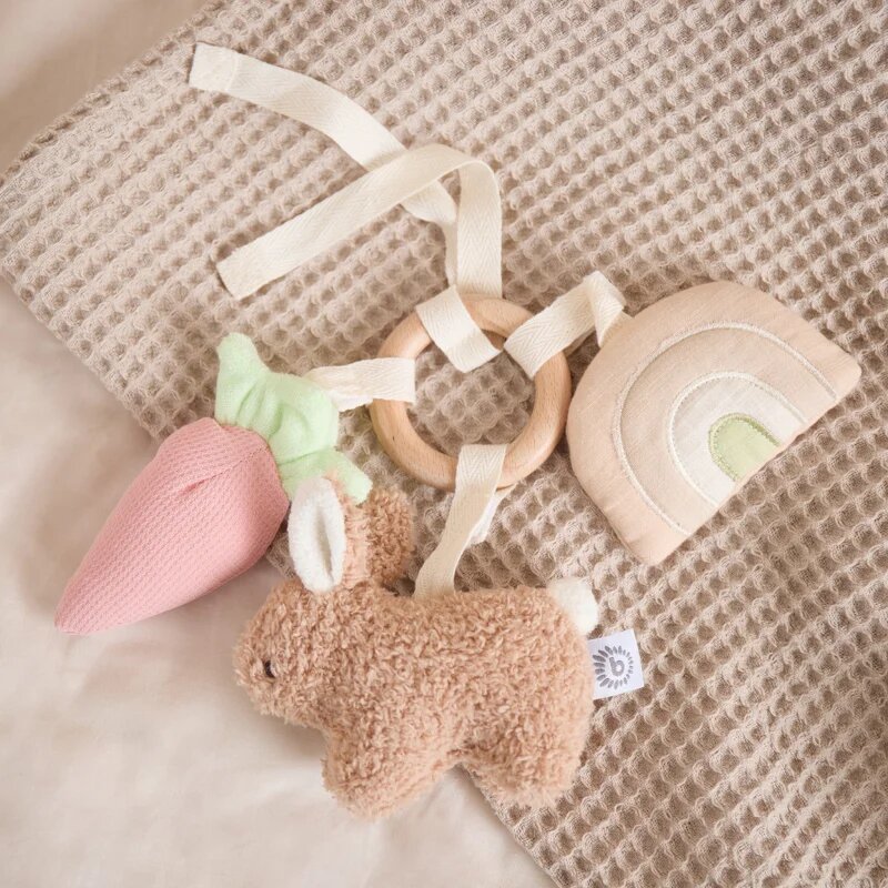 Bieco Activity Toy Bunny Fine kontrastní závěsná hračka 1 ks