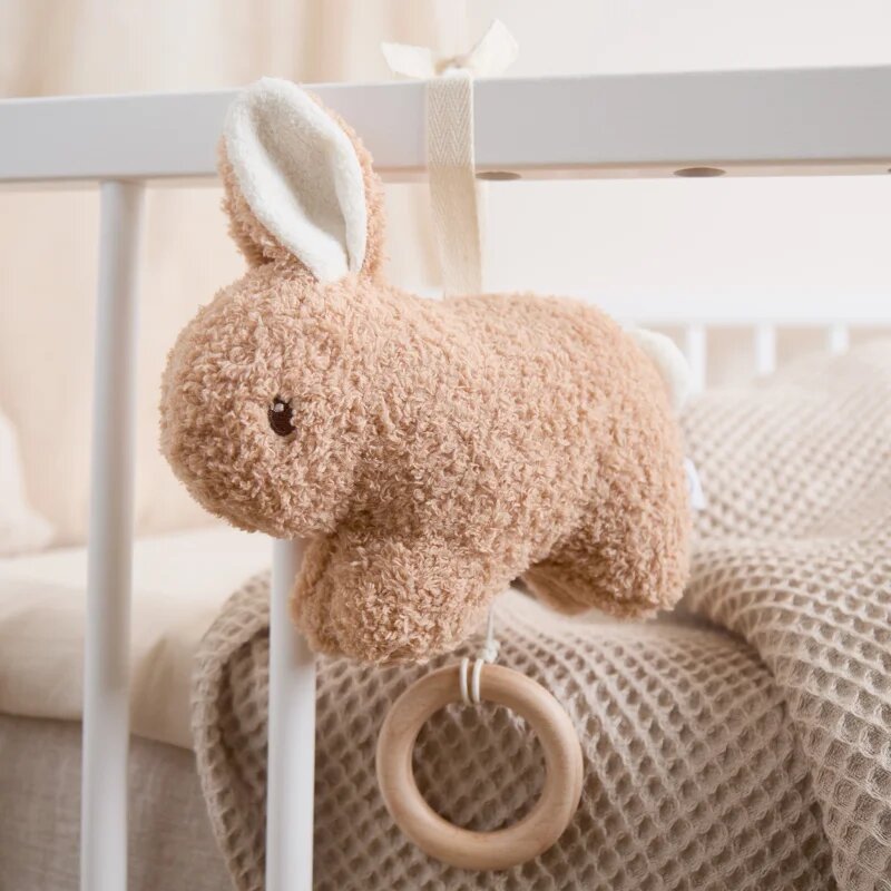 Bieco Musical Toy Bunny Fine kontrastní závěsná hračka s melodií 1 ks