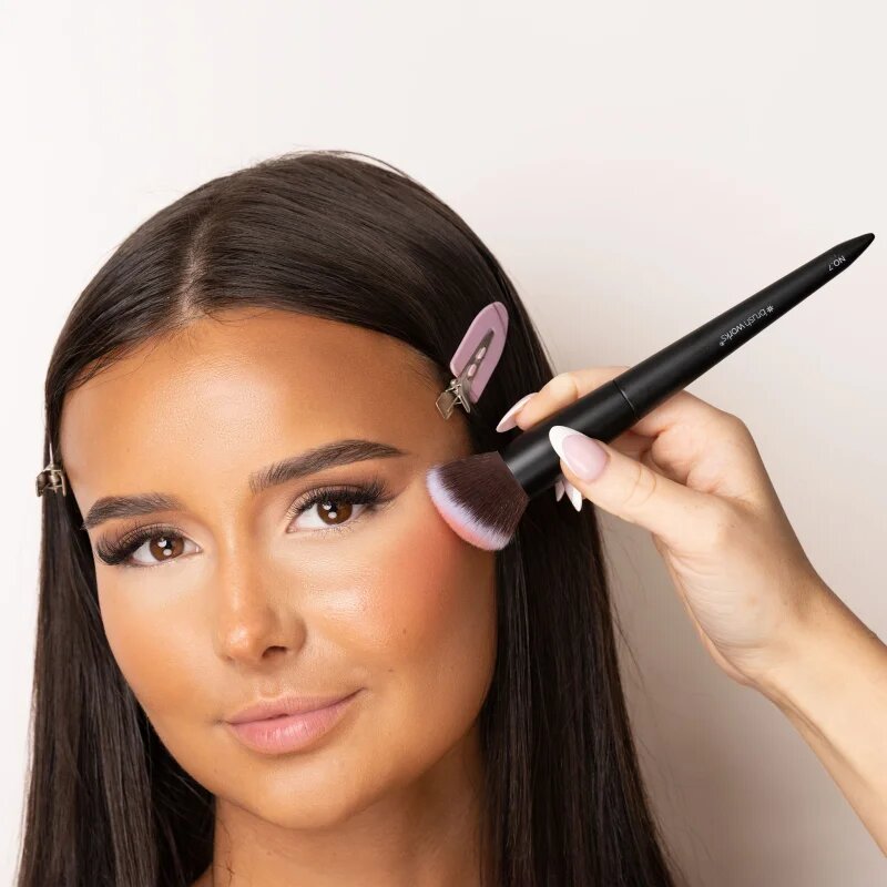 Brushworks Angled Blush Brush zkosený štětec na tvářenku typ NO. 7 1 ks