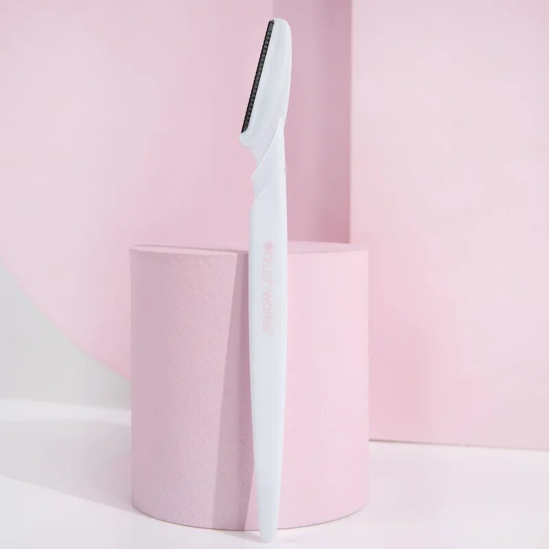 Brushworks Angled Dermaplaners břitva na obličej