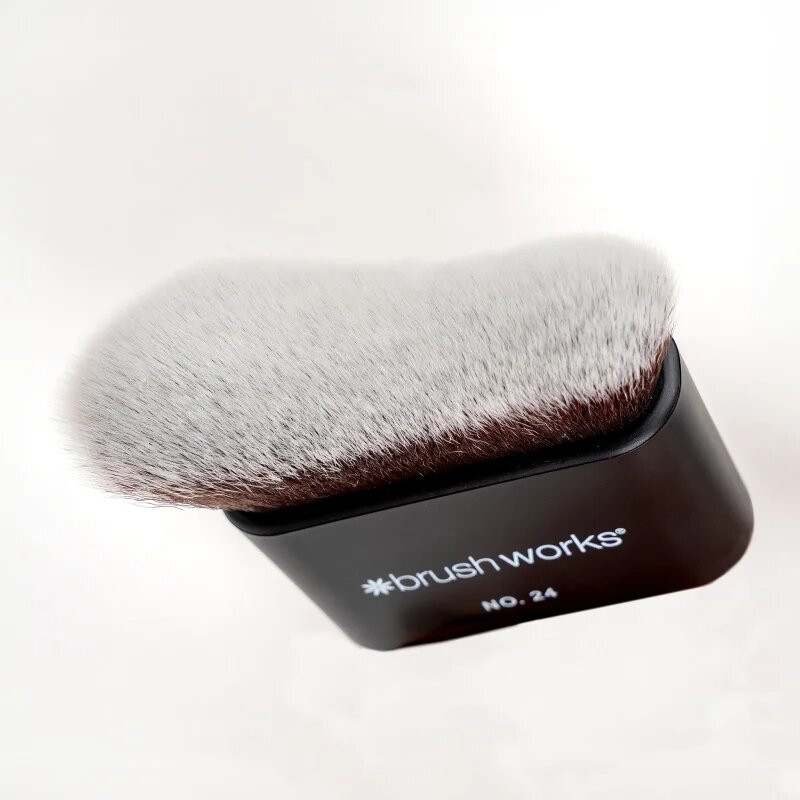 Brushworks Blending Face & Body Brush kabuki štětec na tvář a tělo typ NO. 24 1 ks
