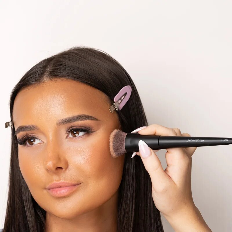 Brushworks Flat Top Contour Brush štětec na konturování typ NO. 11 1 ks