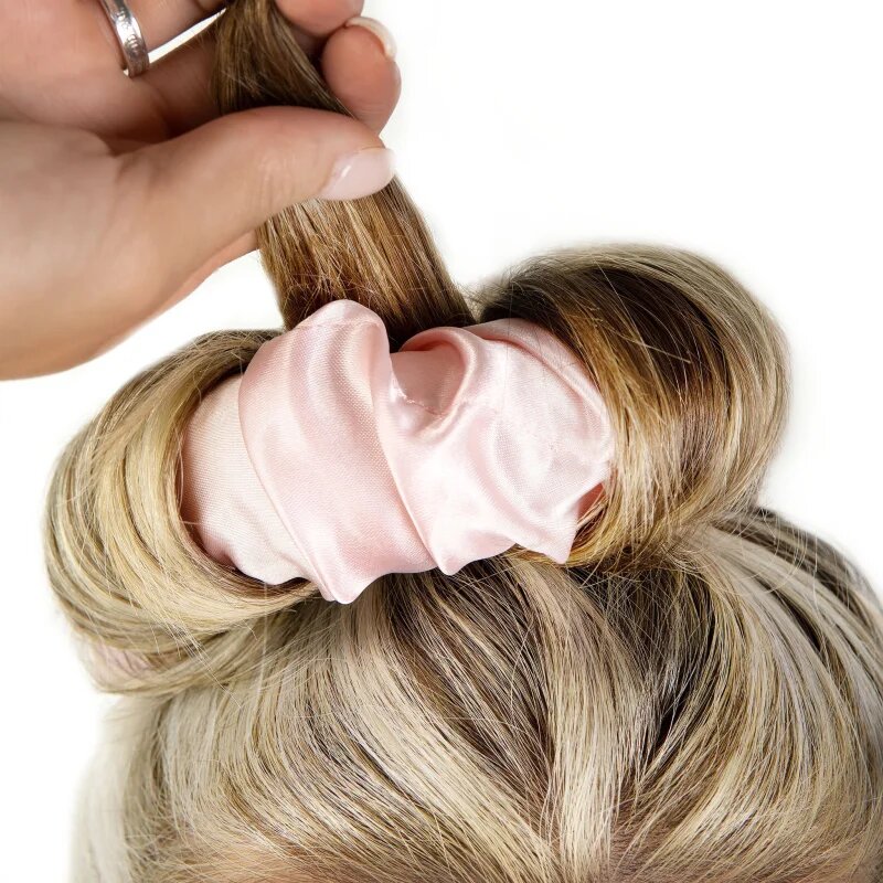 Brushworks Heatless Curling Scrunchie gumička pro natočení vlasů 1 ks