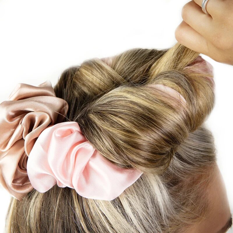 Brushworks Heatless Curling Scrunchie gumička pro natočení vlasů 1 ks