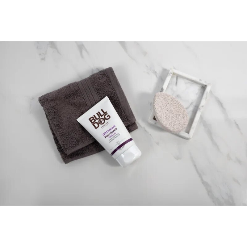 Bulldog Oil Control Face Scrub osvěžující peeling na obličej pro mastnou pleť 125 ml