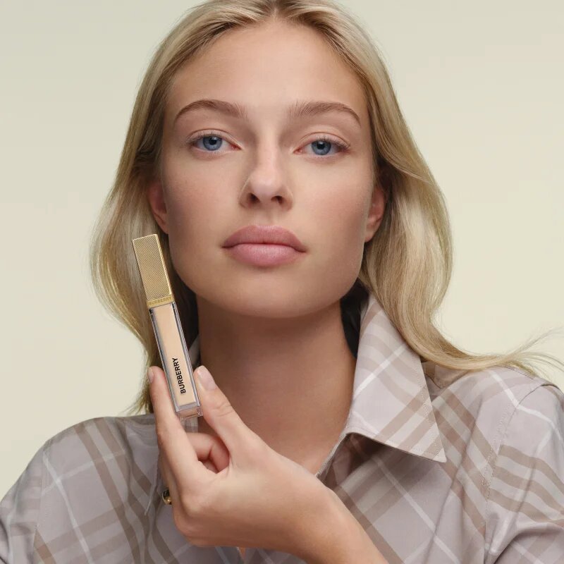 Burberry Beyond Wear Concealer dlouhotrvající korektor odstín 110 Medium-Deep Neutral 8 ml