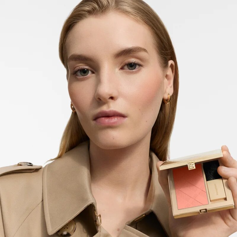 Burberry Beyond Wear Outdoor Blush pudrová tvářenka odstín 66 Earthy Rose 9 g