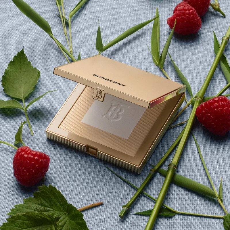 Burberry Beyond Wear Powder matující pudr s vyhlazujícím efektem Fair 01 11 g