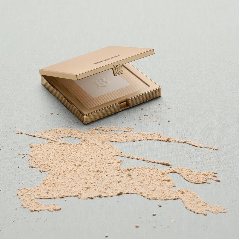 Burberry Beyond Wear Powder matující pudr s vyhlazujícím efektem Fair 01 11 g